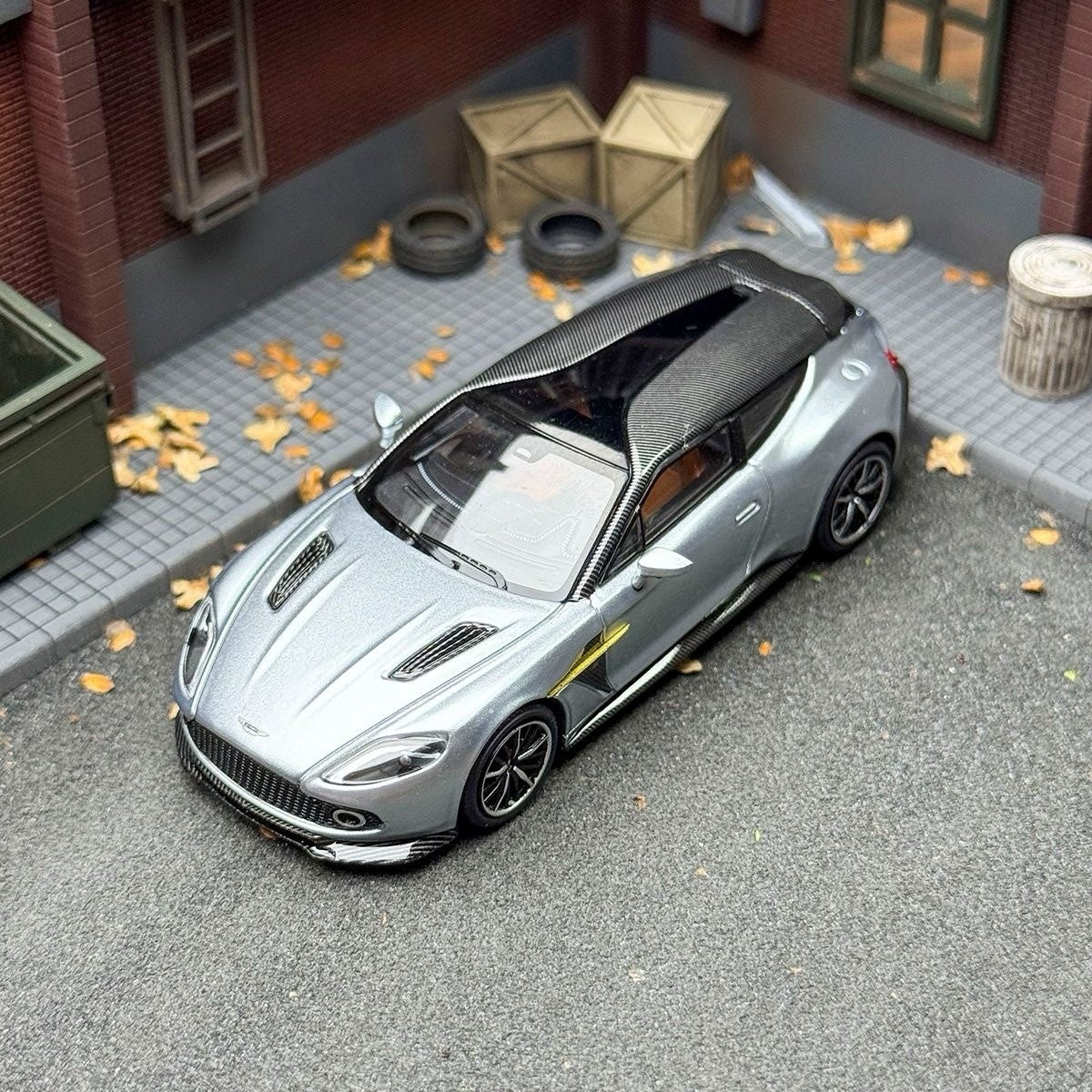 KING MODEL 1:64 Aston Martin Vanquish Zagato Shooting Brake Diecast Toys Car Model Gifts