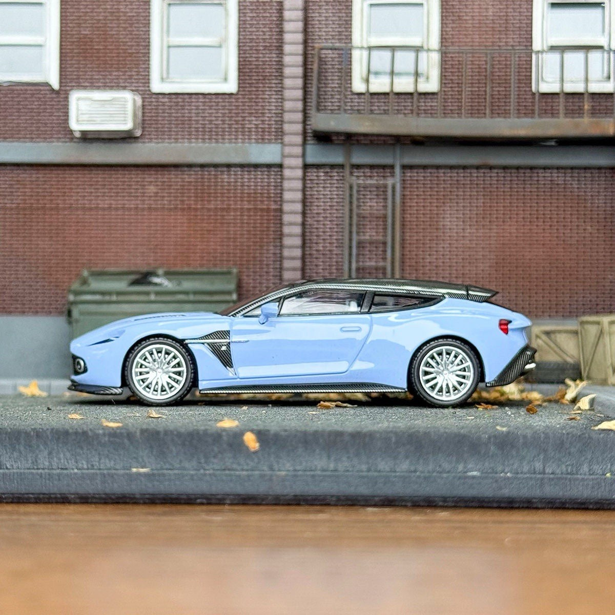 KING MODEL 1:64 Aston Martin Vanquish Zagato Shooting Brake Diecast Toys Car Model Gifts