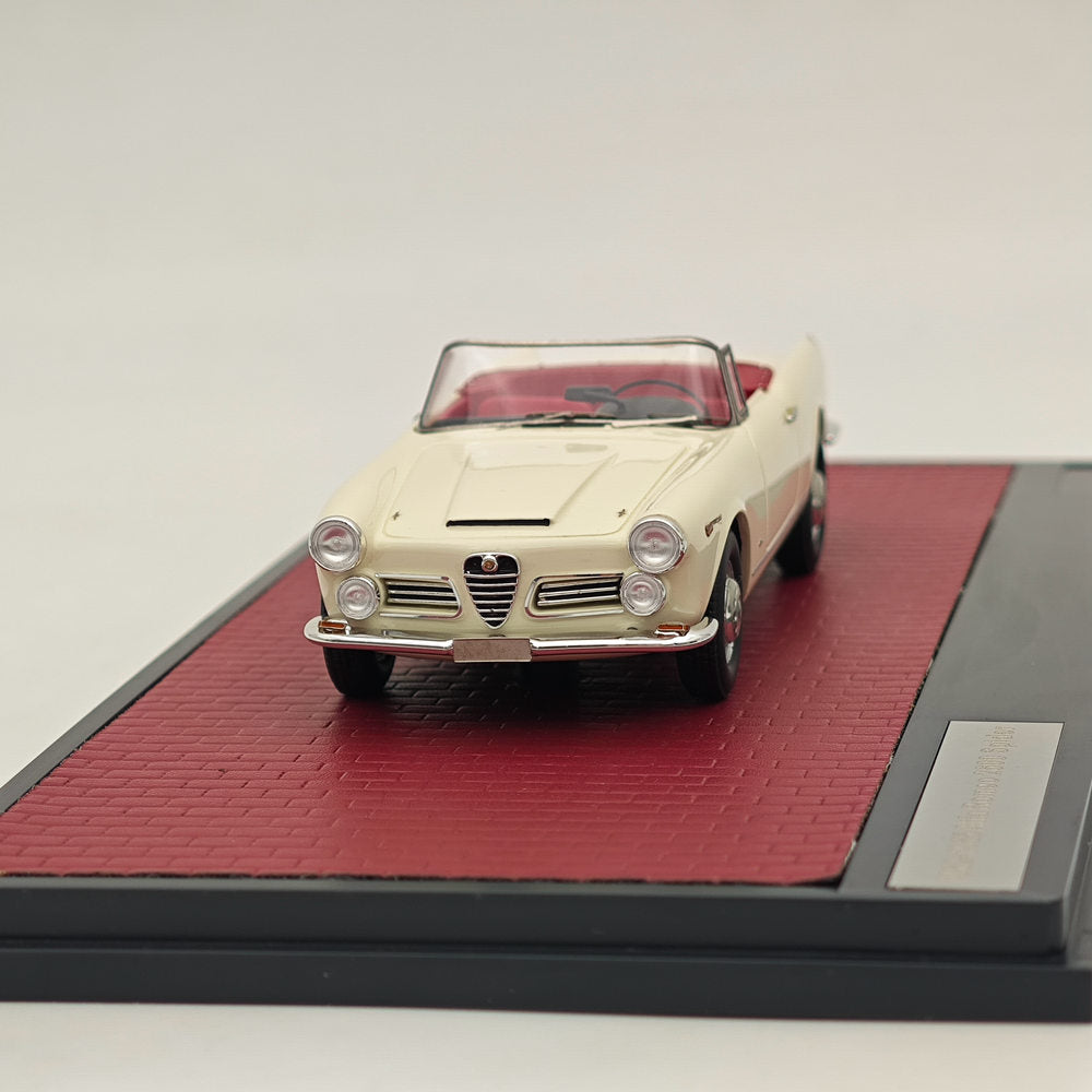 1/43 MATRIX-MODELS Alfa Romeo 2600 Spider 1962-1965 Voiture en résine blanche limitée