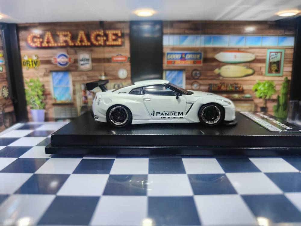 LMLF 1:64 GTR35 Rocket Bunny Miniature Diecast Toys Car Models Miniature Hobby Collection Gifts White