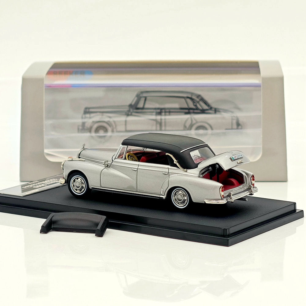 Seeker 1:64 Mercedes Benz 300D Convertible Soft Top Alloy Car Model Collection Diecast Toys Car Miniature Hobby Gifts