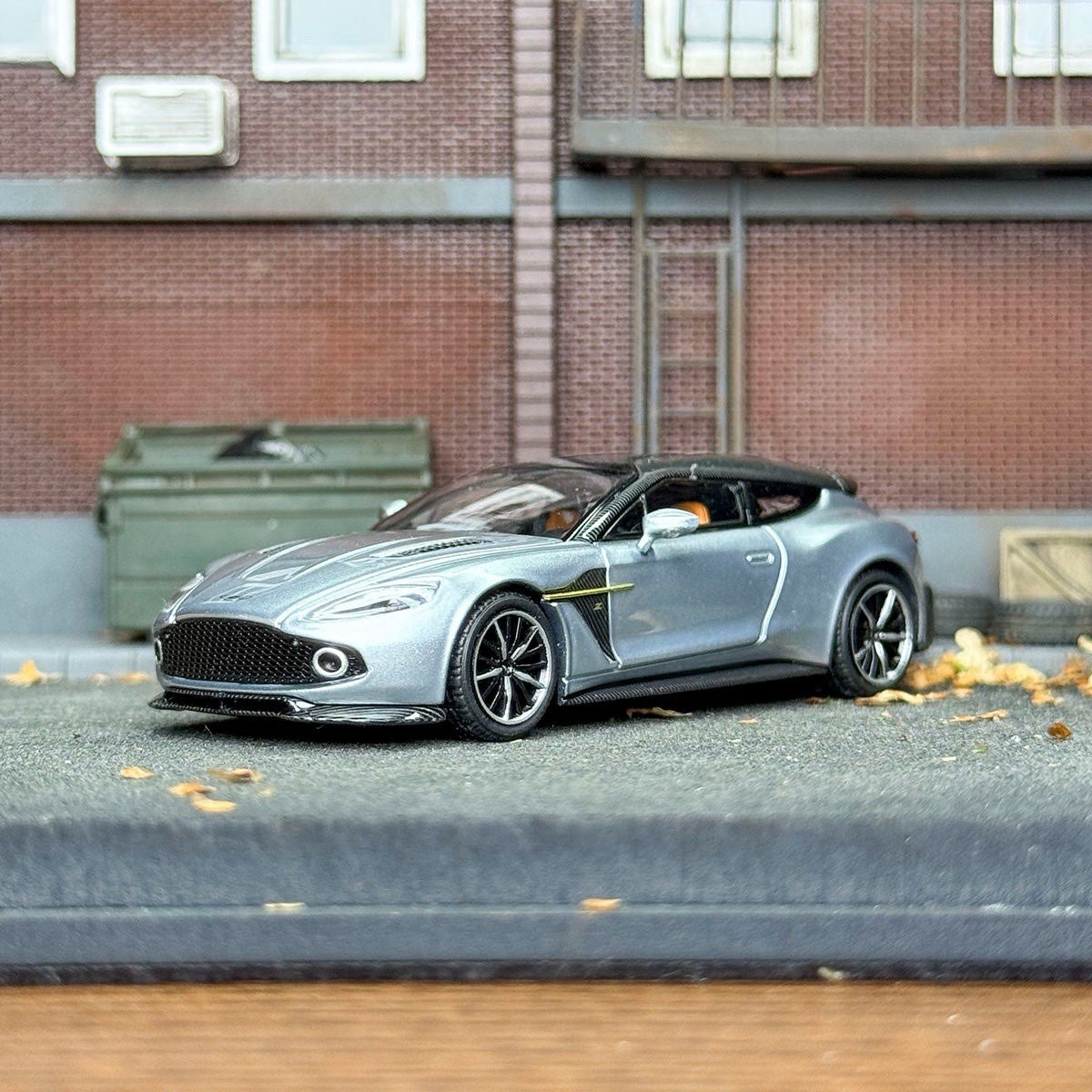 KING MODEL 1:64 Aston Martin Vanquish Zagato Shooting Brake Diecast Toys Car Model Gifts
