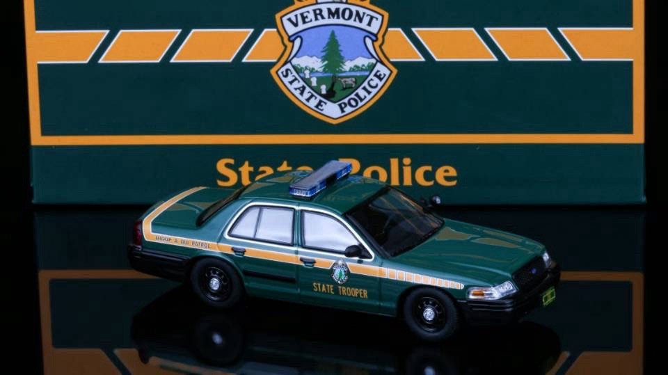 Rollin 1:64 Vermont State Police Crown Victoria Alloy Toys Car Model Collectible Gifts