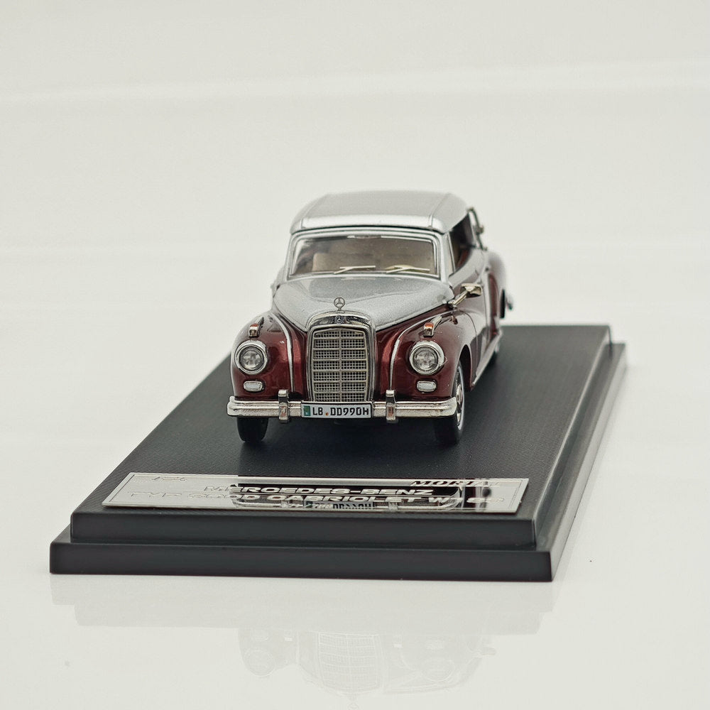 Mortal 1:64 Mercedes Benz 300D Convertible Retro Alloy Car Model Collection Diecast Toys Car Miniature Hobby Gifts