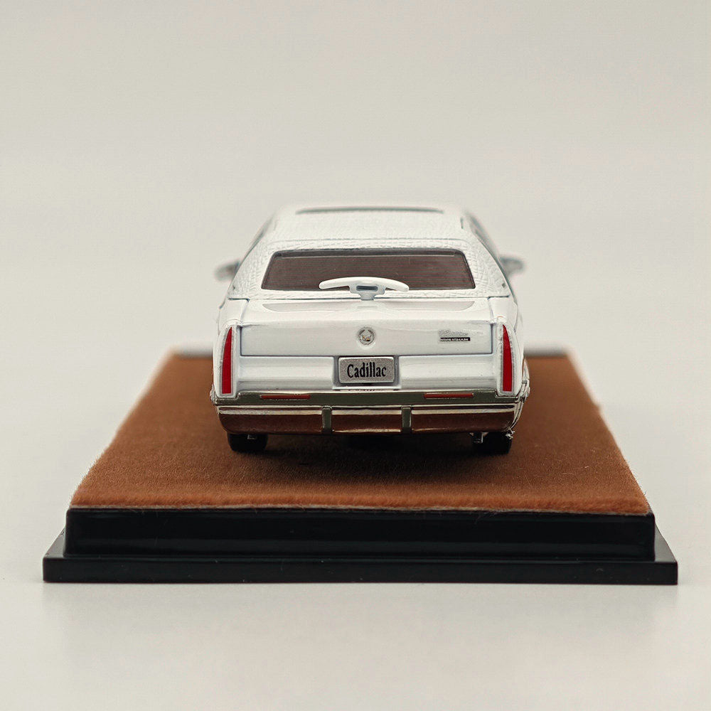 Modèles de voitures moulées sous pression en alliage blanc Cadillac Fleetwood édition étendue 1/64