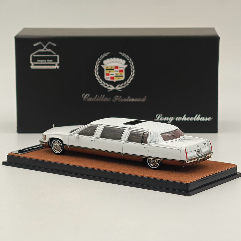 Modèles de voitures moulées sous pression en alliage blanc Cadillac Fleetwood édition étendue 1/64