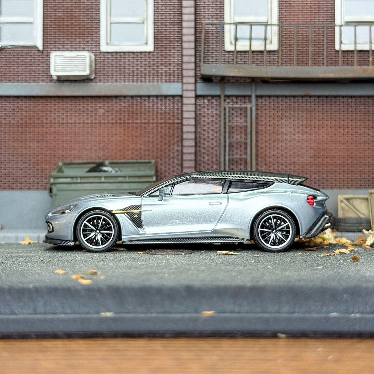 KING MODEL 1:64 Aston Martin Vanquish Zagato Shooting Brake Diecast Toys Car Model Gifts