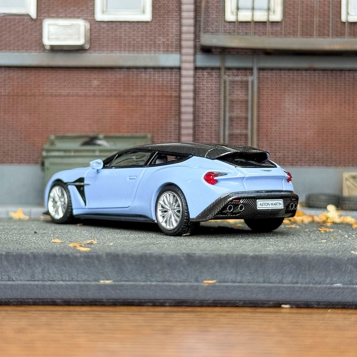 KING MODEL 1:64 Aston Martin Vanquish Zagato Shooting Brake Diecast Toys Car Model Gifts