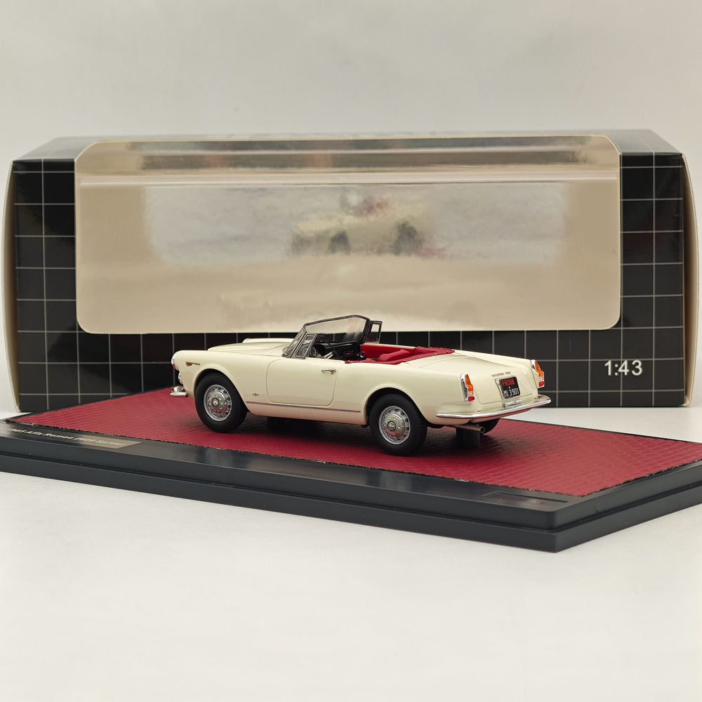 1/43 MATRIX-MODELS Alfa Romeo 2600 Spider 1962-1965 Voiture en résine blanche limitée