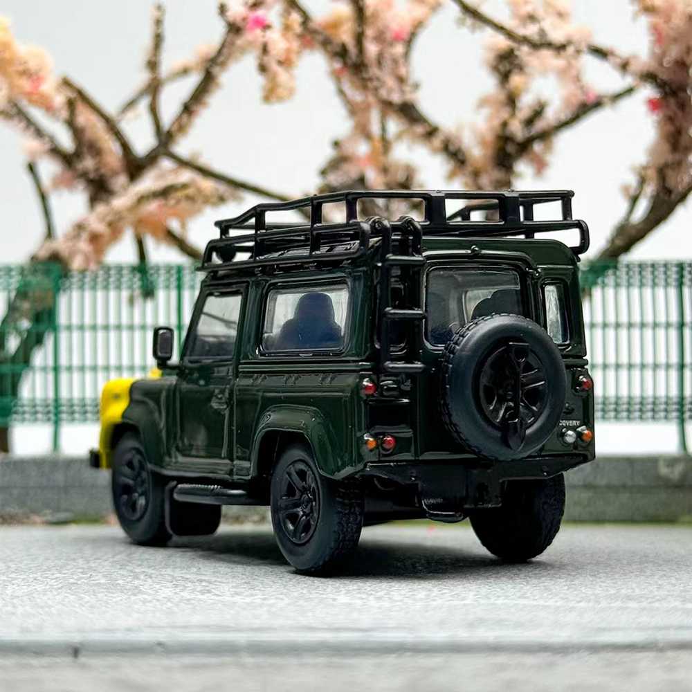 Master 1:64 Land Rover Defender 90 Jouets moulés sous pression Modèles de voitures Miniature Hobby Cadeaux à collectionner avec accessoires