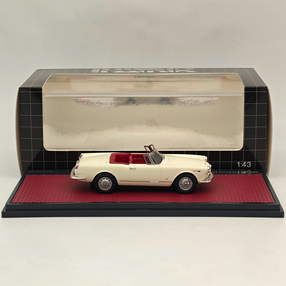 1/43 MATRIX-MODELS Alfa Romeo 2600 Spider 1962-1965 Voiture en résine blanche limitée