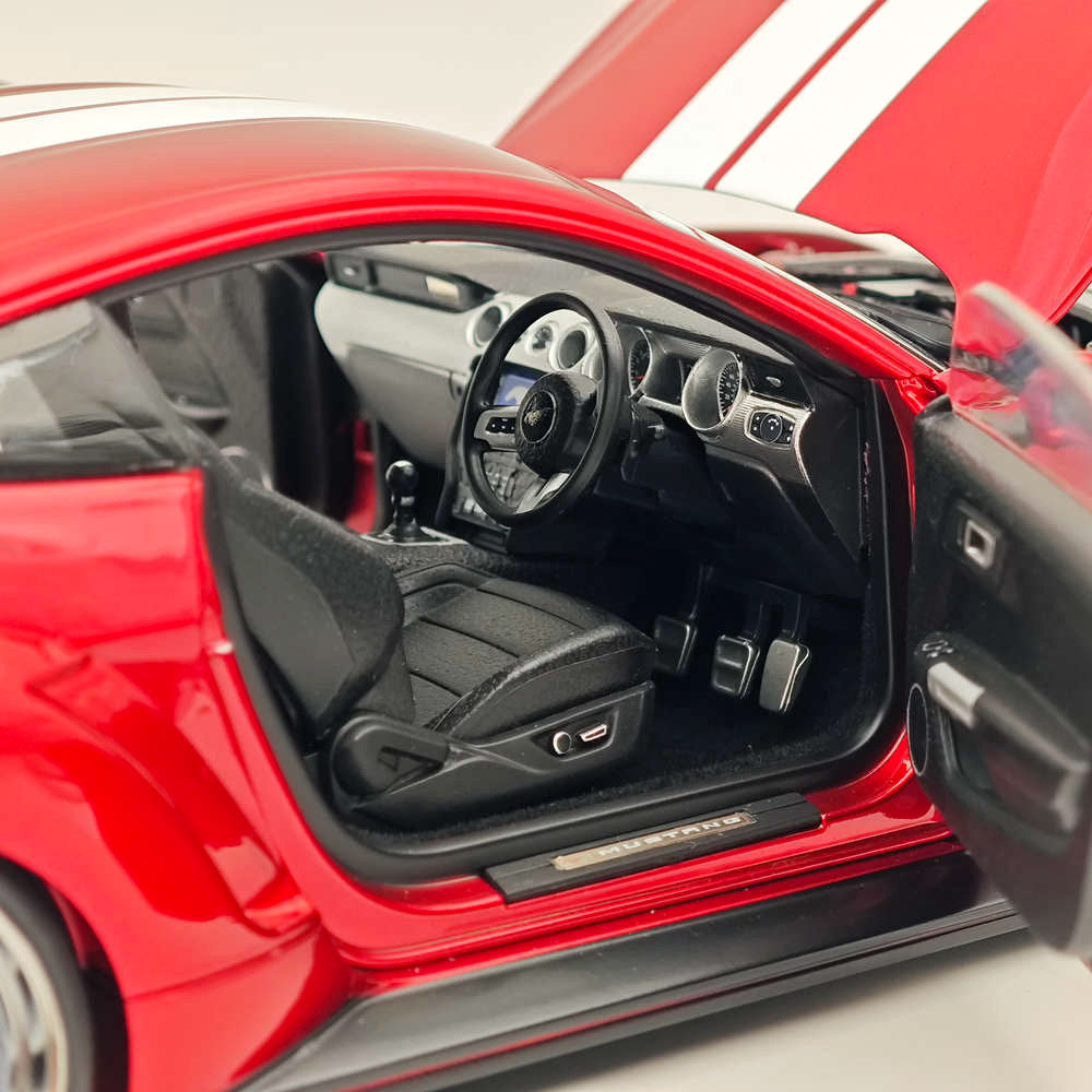 Répliques de modèles à l'échelle 1/18 DM Ford Mustang GT 2019 Widebodykit Pack Red RHD Diecast Car Miniature Hobby
