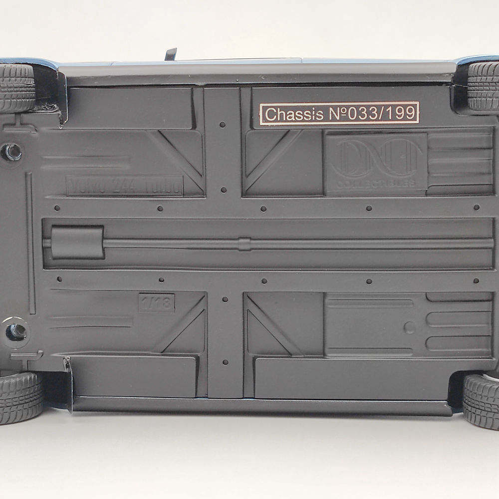 Modèle réduit de voiture en résine DNA Collectibles 1/18 Volvo 244 Turbo DNA000135, édition limitée, bleu, jouets, cadeau