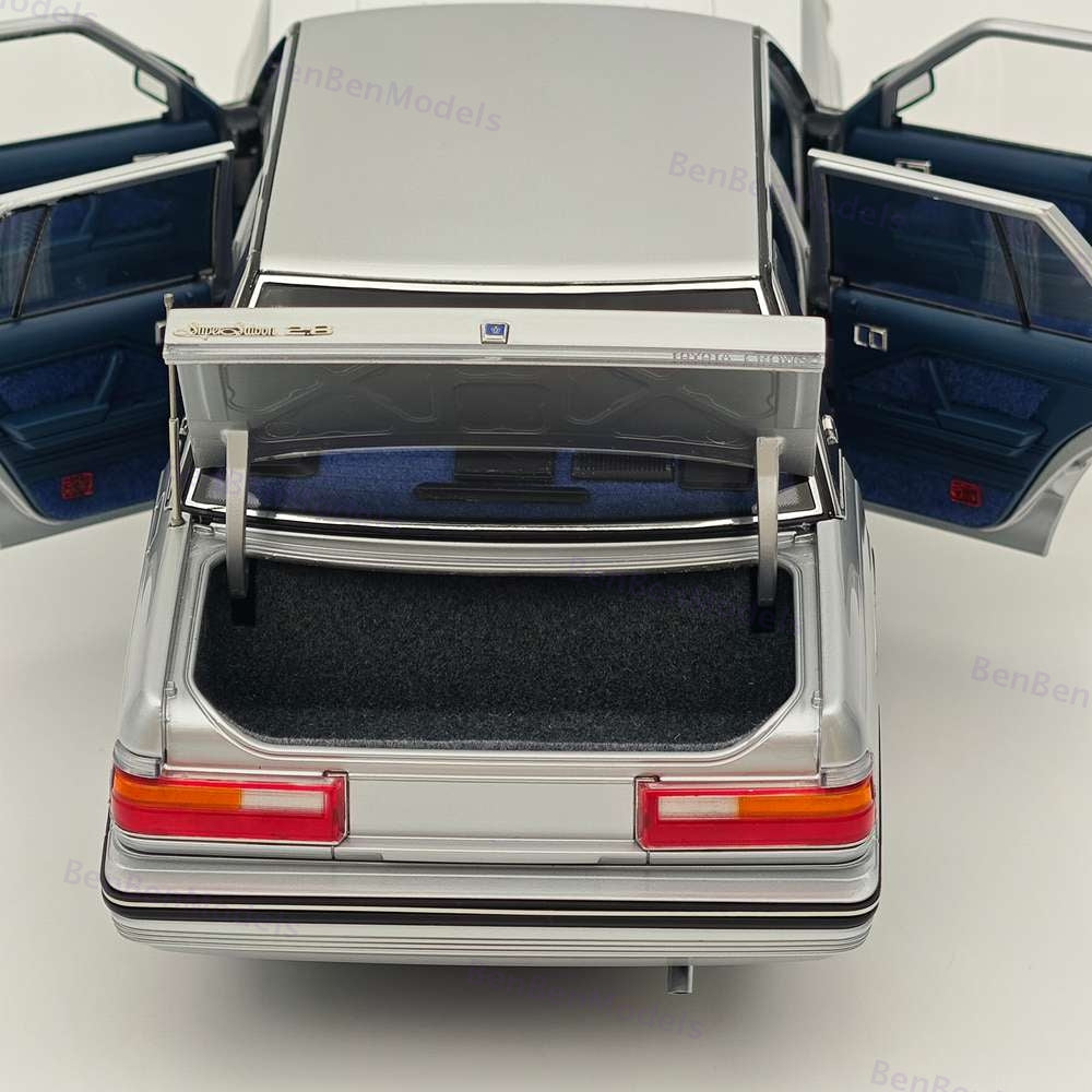 1/18 Toyota Crown Seventh Generation MS122 Silver / Blue Interior Diecast