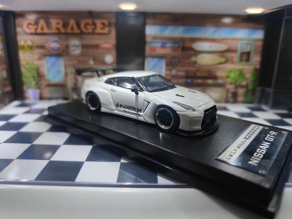 LMLF 1:64 Nissan GTR35 Rocket Bunny Miniature Diecast Toys Car Models Miniature Hobby Collection Gifts White