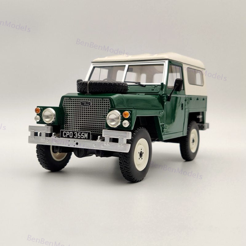 BOS Models 1:18 Land Rover Light weight Series III Hard Top Green 1973 BOS355