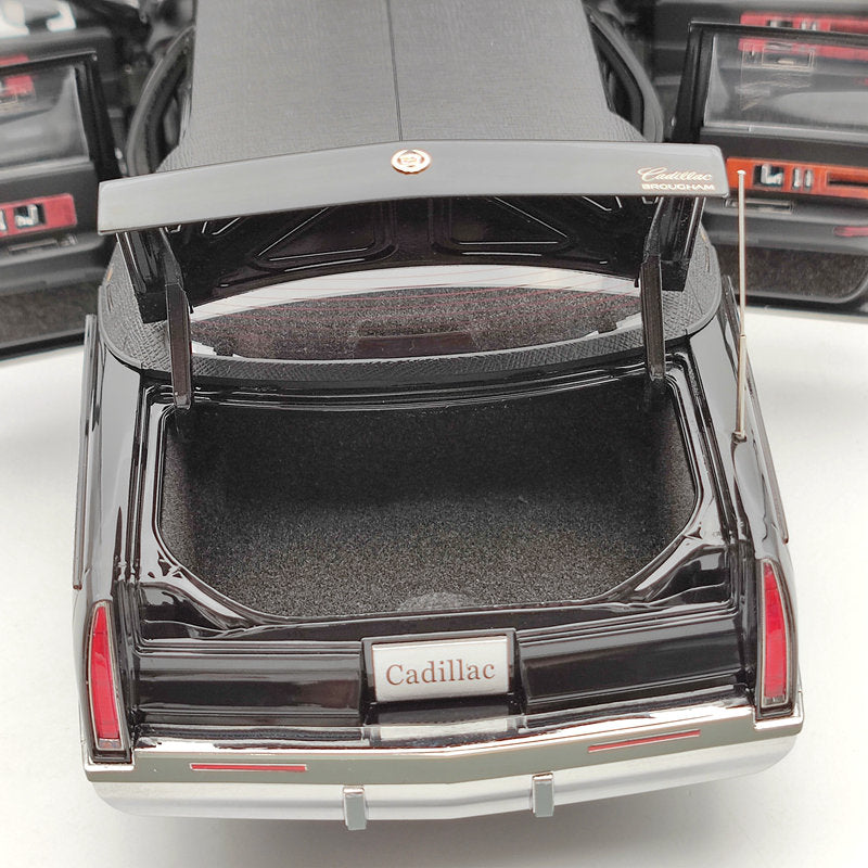 Modèle réduit de voiture moulée sous pression Cadillac Fleetwood Sedan noire 1993 GM 1:18