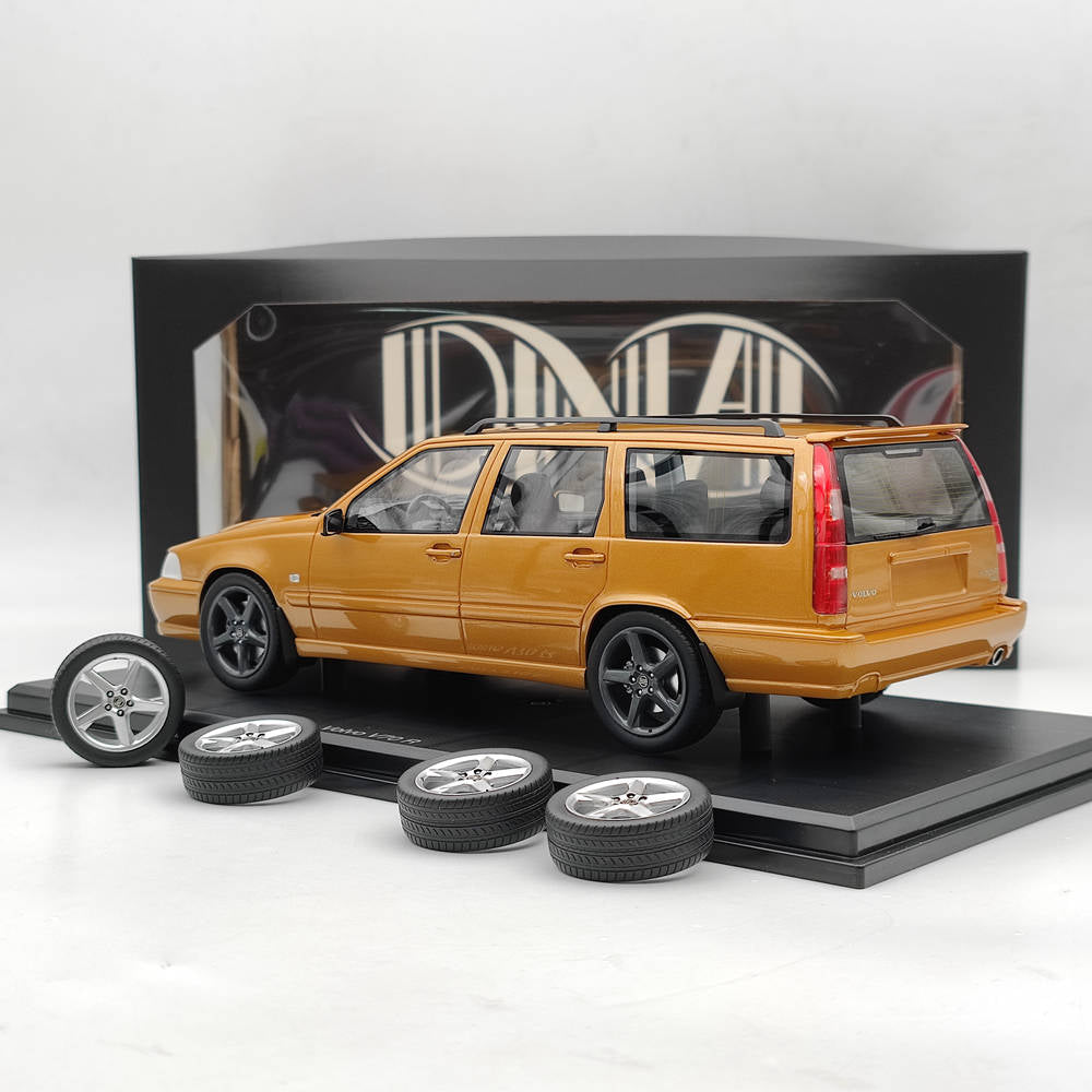 Objets de collection DNA 1/18 1998 VOLVO V70 R P80 DNA000153 Modèle de voiture en résine Jouets en édition limitée Cadeau