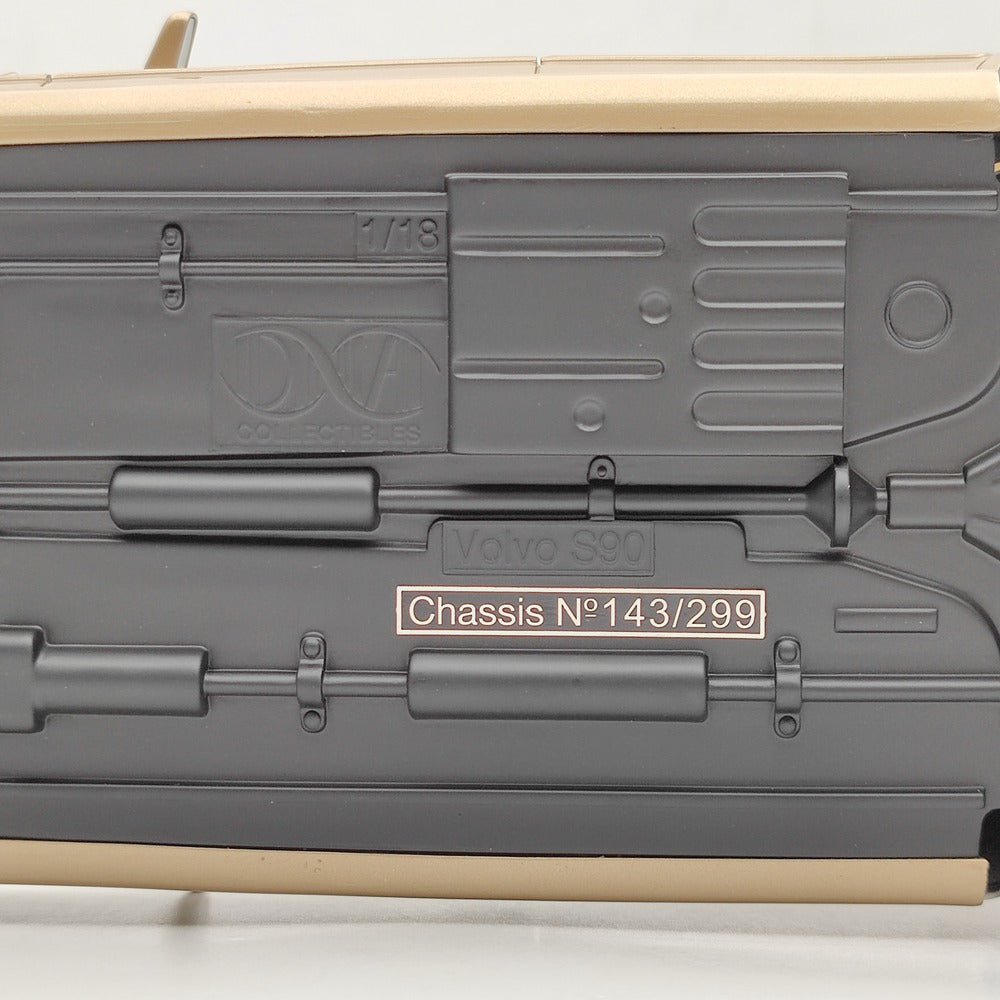 Objets de collection DNA 1/18 Volvo S90 Royal Level 3 1998 DNA000152 Modèle en résine Jouet en or Cadeau de voiture