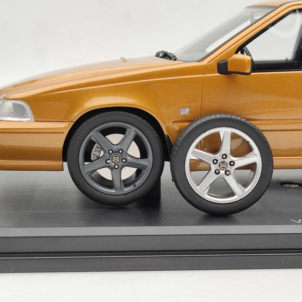 Objets de collection DNA 1/18 1998 VOLVO V70 R P80 DNA000153 Modèle de voiture en résine Jouets en édition limitée Cadeau