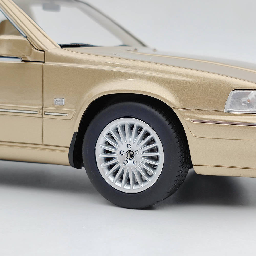 Objets de collection DNA 1/18 Volvo S90 Royal Level 3 1998 DNA000152 Modèle en résine Jouet en or Cadeau de voiture