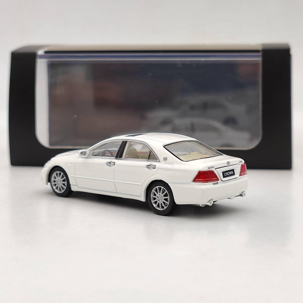 DCM 1:64 Toyota CROWN 12th Jouets moulés sous pression Modèles de voitures Collection Cadeaux Noir/Blanc