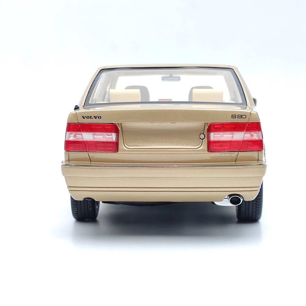 Objets de collection DNA 1/18 Volvo S90 Royal Level 3 1998 DNA000152 Modèle en résine Jouet en or Cadeau de voiture