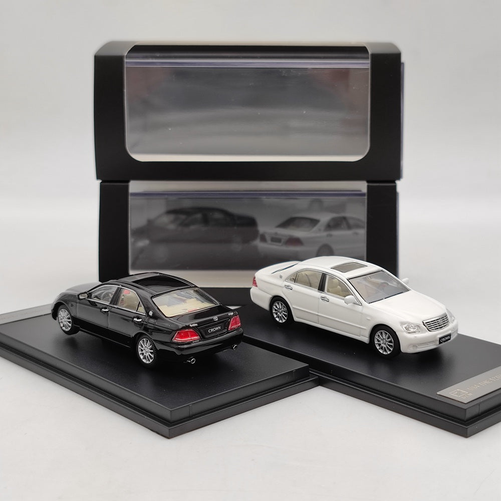 DCM 1:64 Toyota CROWN 12th Jouets moulés sous pression Modèles de voitures Collection Cadeaux Noir/Blanc