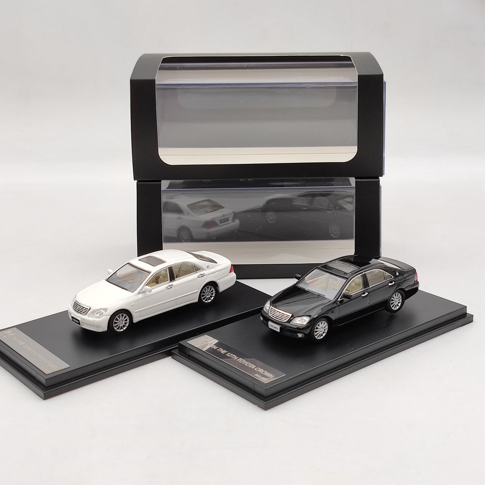 DCM 1:64 Toyota CROWN 12th Jouets moulés sous pression Modèles de voitures Collection Cadeaux Noir/Blanc