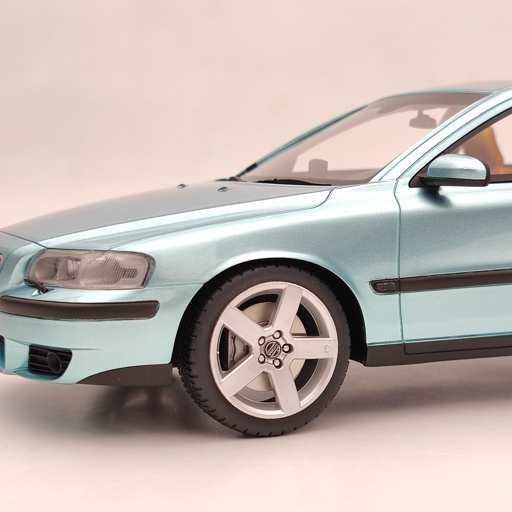 Modèle réduit de voiture en résine DNA Collectibles 1/18 Volvo S60 R 2003 DNA000104, jouet vert en édition limitée
