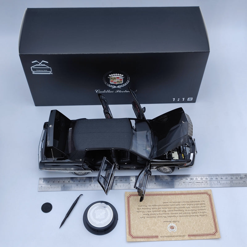 Modèle réduit de voiture moulée sous pression Cadillac Fleetwood Sedan noire 1993 GM 1:18
