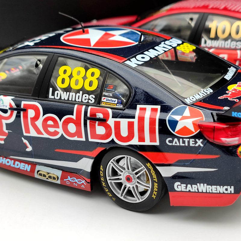 1:18 Classic Carlectables 18599 Craig Lowndes 100 ATCC/V8 Supercar Race Wins Twin Set Limited Diecast Model Collection Auto Gift