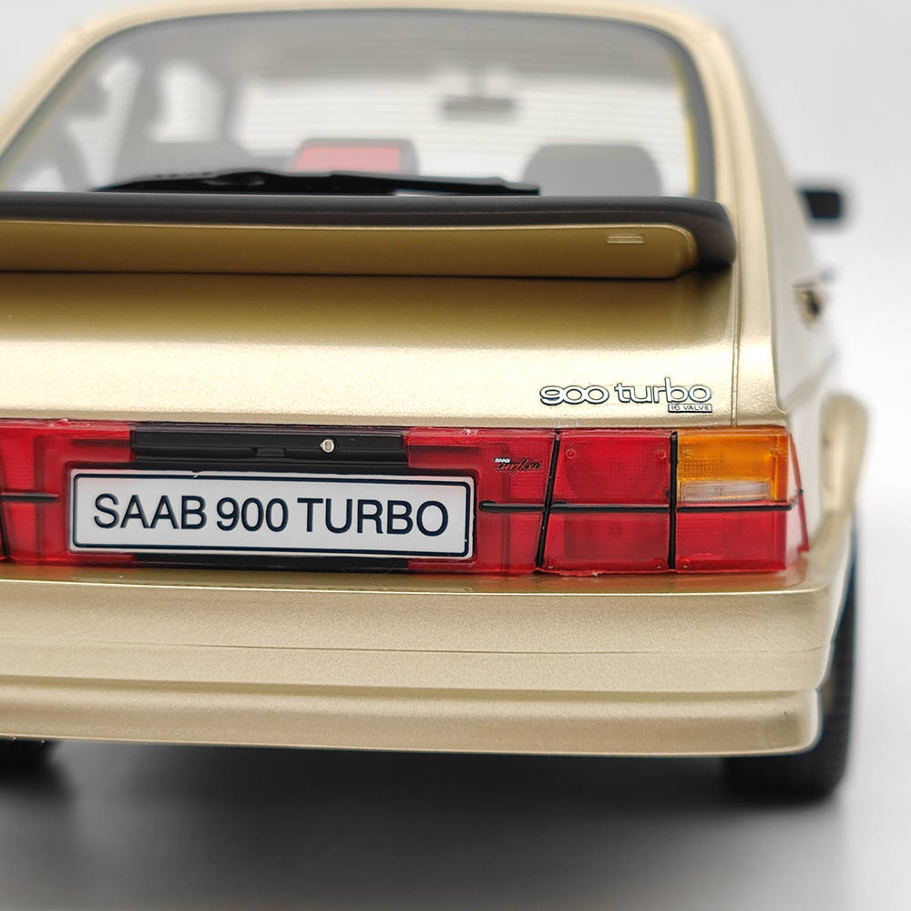 Objets de collection DNA 1/18 Saab 900 Turbo T16 Airflow Gold DNA000111 Modèle de voiture en résine Jouets Cadeau