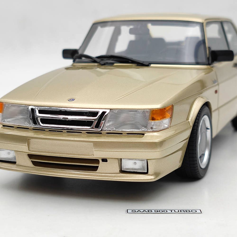 Objets de collection DNA 1/18 Saab 900 Turbo T16 Airflow Gold DNA000111 Modèle de voiture en résine Jouets Cadeau