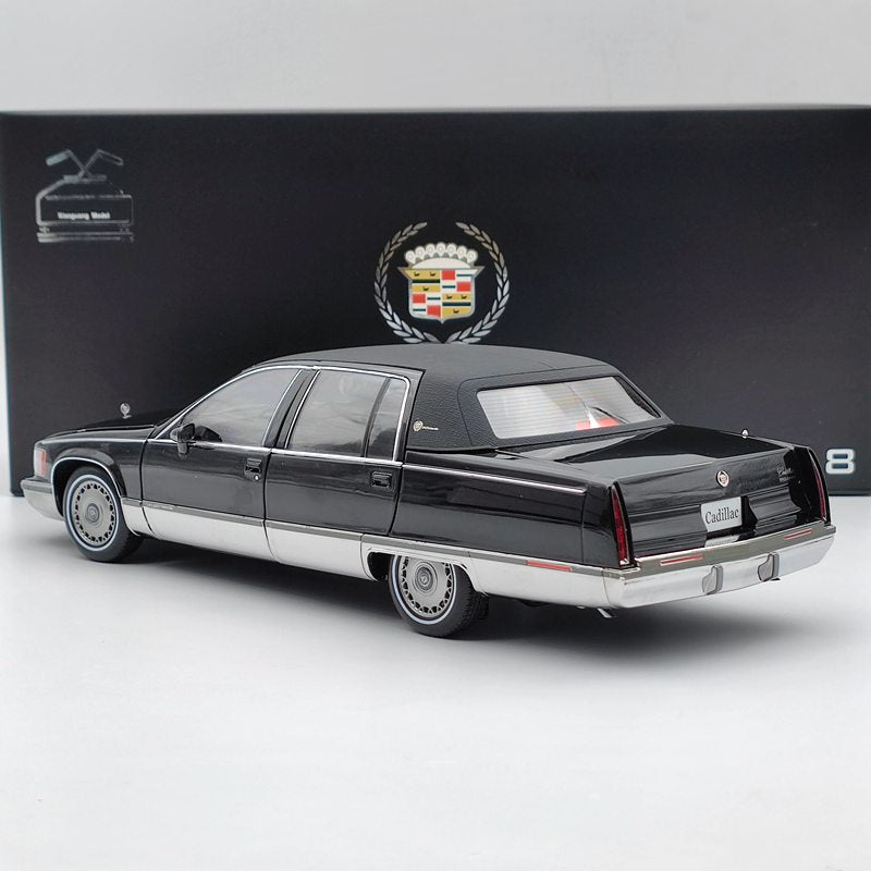 Modèle réduit de voiture moulée sous pression Cadillac Fleetwood Sedan noire 1993 GM 1:18