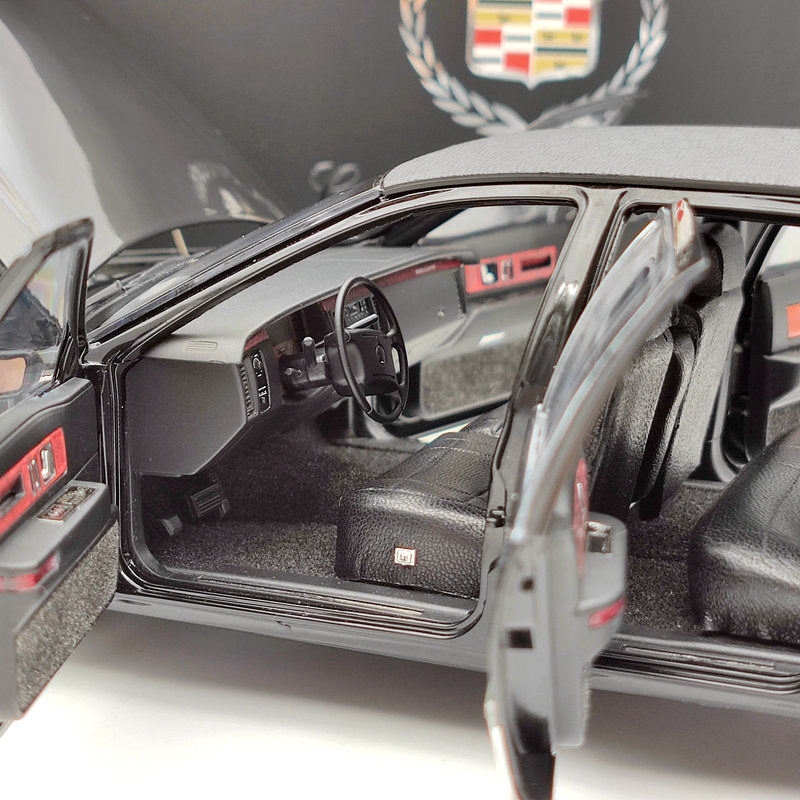 Modèle réduit de voiture moulée sous pression Cadillac Fleetwood Sedan noire 1993 GM 1:18