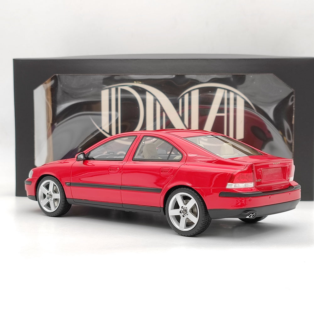 Modèle réduit de voiture en résine DNA Collectibles 1/18 Volvo S60 R 2003 DNA000106, édition limitée, jouet rouge, cadeau