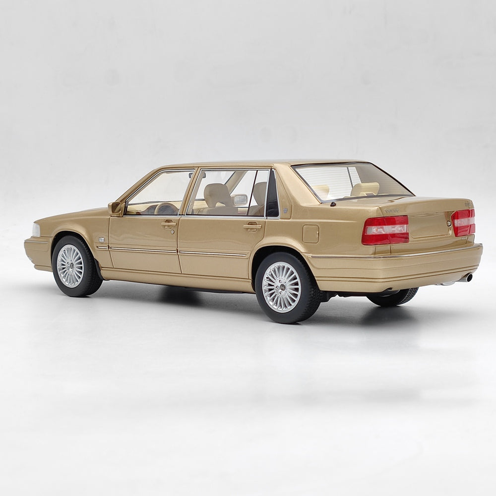 Objets de collection DNA 1/18 Volvo S90 Royal Level 3 1998 DNA000152 Modèle en résine Jouet en or Cadeau de voiture
