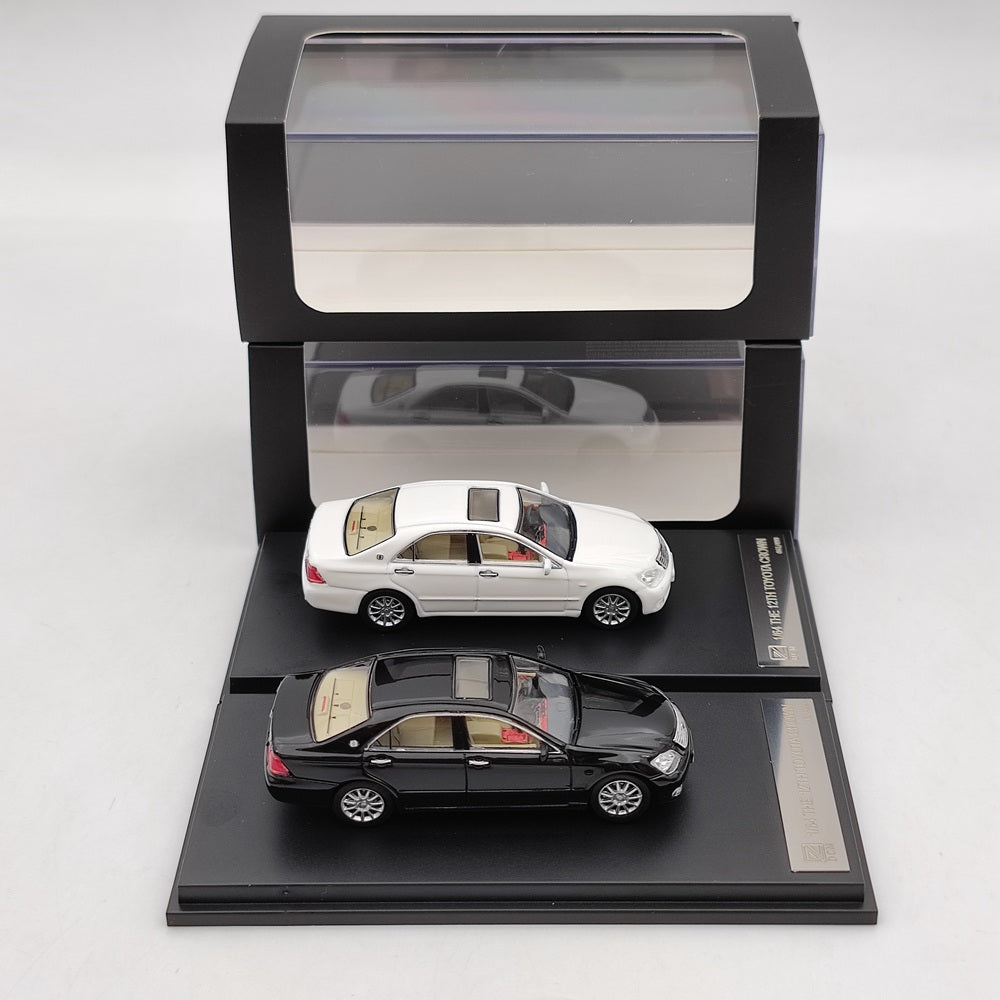 DCM 1:64 Toyota CROWN 12th Jouets moulés sous pression Modèles de voitures Collection Cadeaux Noir/Blanc