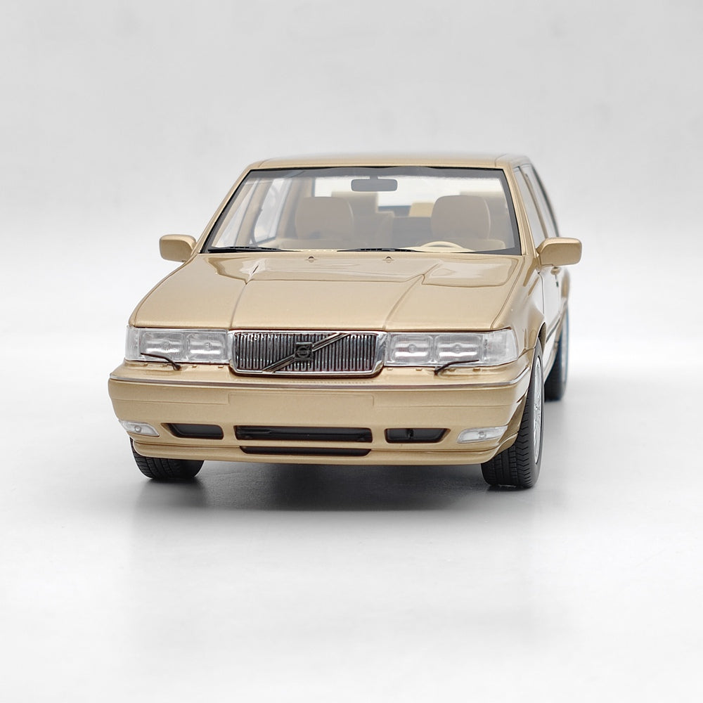 Objets de collection DNA 1/18 Volvo S90 Royal Level 3 1998 DNA000152 Modèle en résine Jouet en or Cadeau de voiture