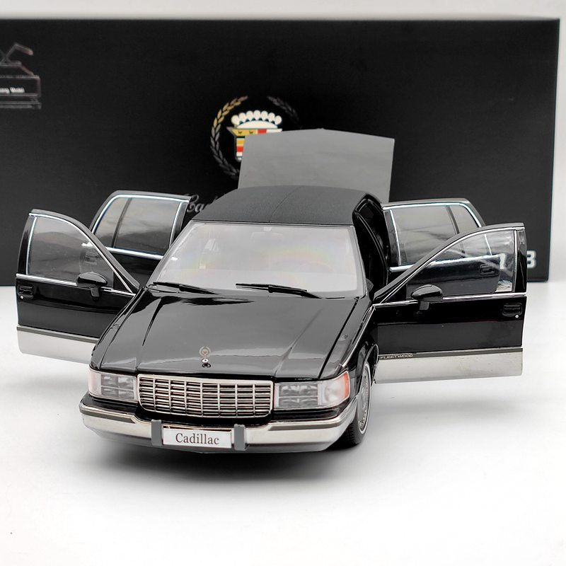 Modèle réduit de voiture moulée sous pression Cadillac Fleetwood Sedan noire 1993 GM 1:18