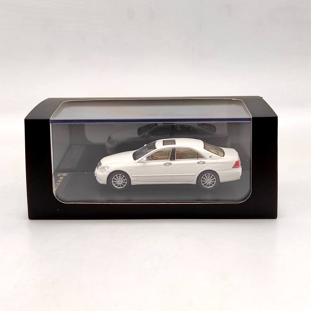 DCM 1:64 Toyota CROWN 12th Jouets moulés sous pression Modèles de voitures Collection Cadeaux Noir/Blanc