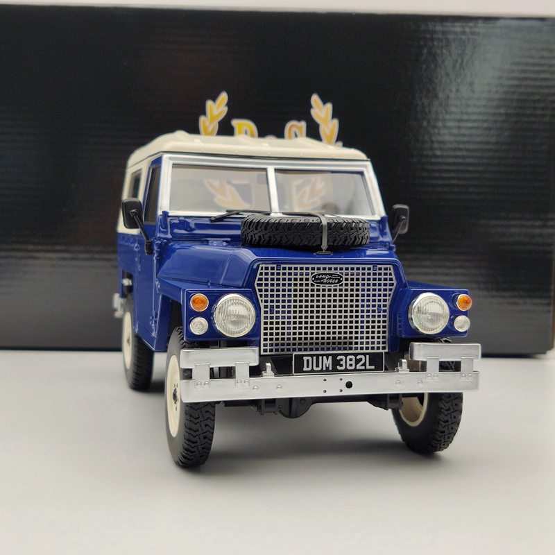 BOS 1/18 Land Rover Light weight Series III 1973 blue & white BOS382 Resin Model Auto Car Gift Collection Toys