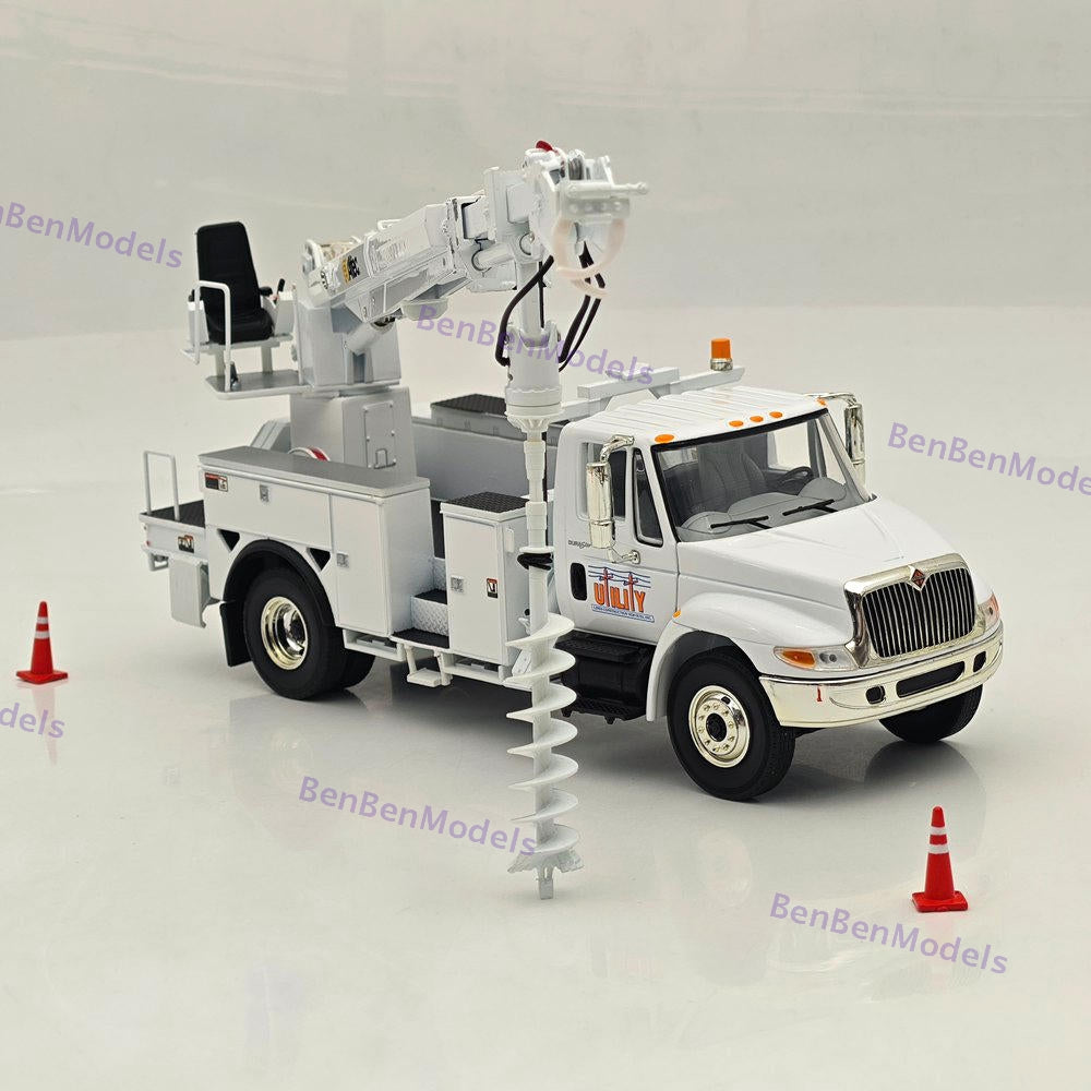 1/34 FIRST lnternational DuraStar Digger Derrick White DIECAST Model 10-4057