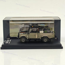 1:64 STREET WARRIOR Defender Tomb Raider x Land Rover Limited 499 Diecast Model