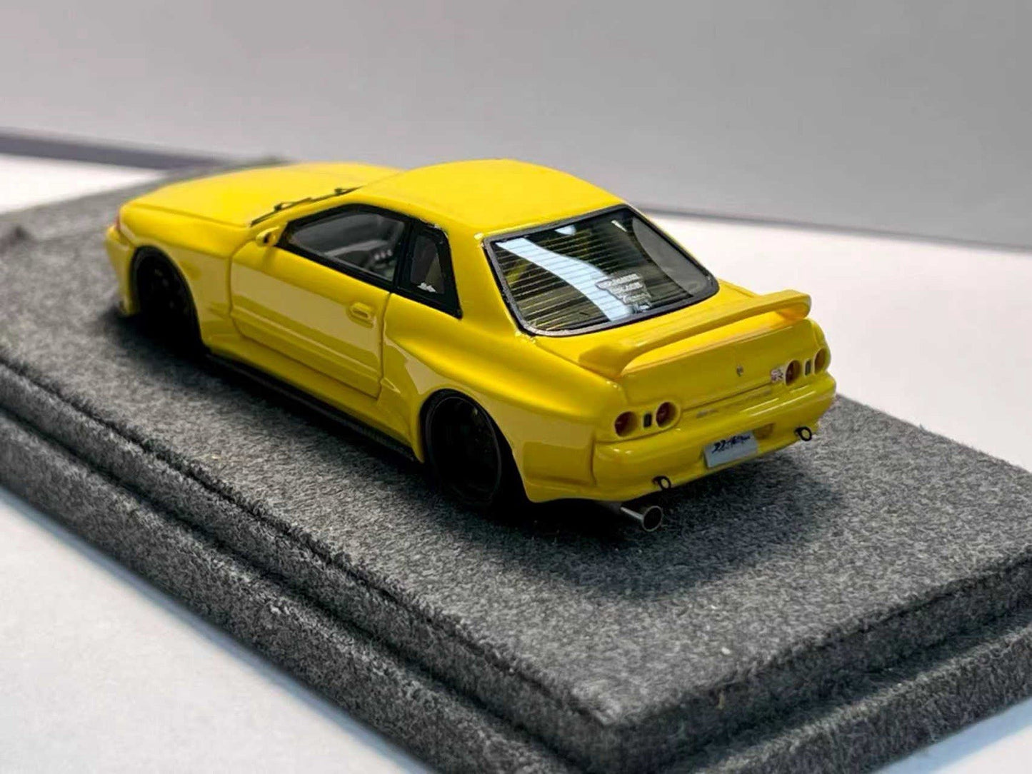 Guihu 1:64 R32 Widebody Resin Collectible Model Car, Limited Edition, with Flocking Base, 14+, for Adult Collection