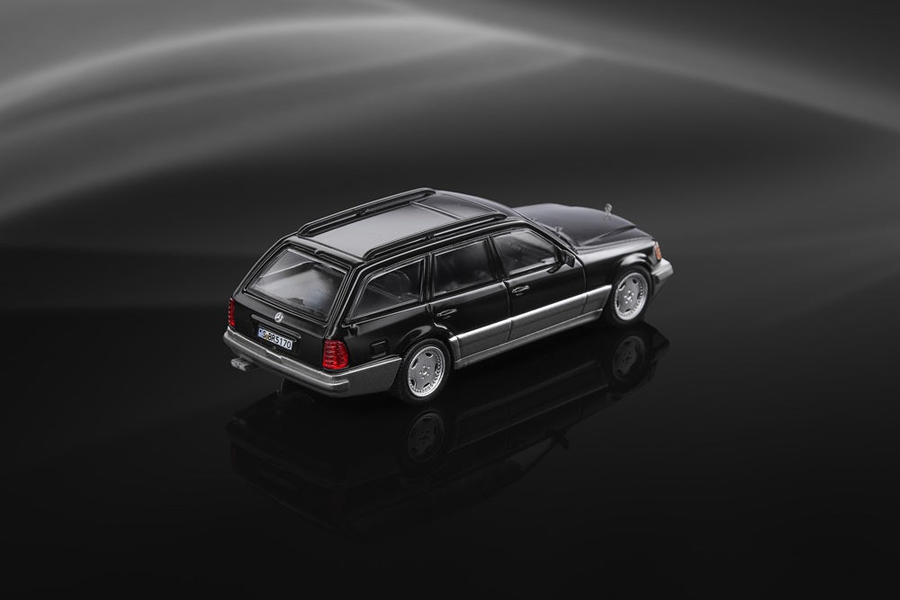 Voiture Mercedes-Benz S124 Wagon moulée sous pression à l'échelle 1:64, modèle réduit, collection, cadeaux, noir/vert 