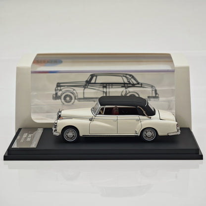 Seeker 1:64 Mercedes Benz 300D Convertible Soft Top Alloy Car Model Collection Diecast Toys Car Miniature Hobby Gifts