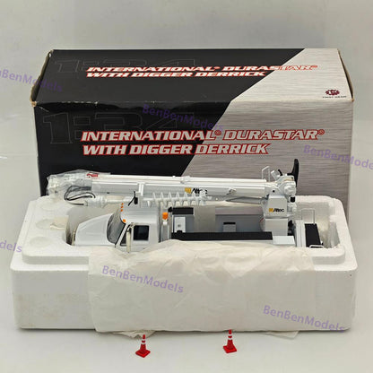 1/34 FIRST lnternational DuraStar Digger Derrick White DIECAST Model 10-4057
