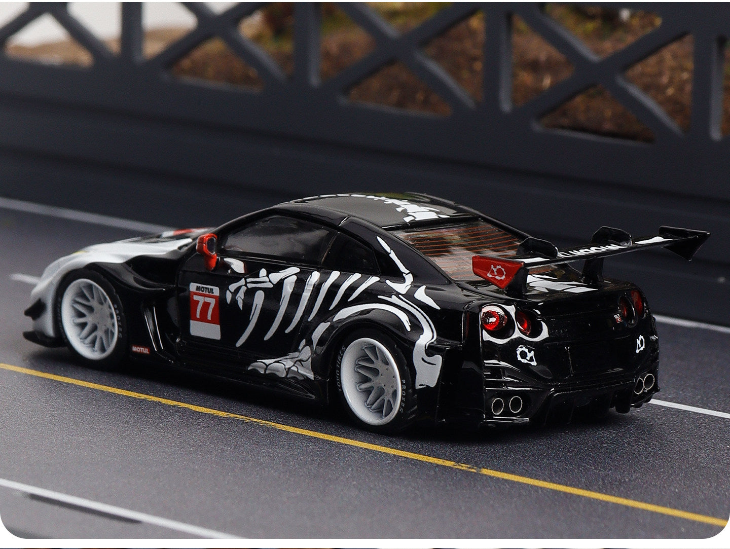 Decode 1:64 35gr-rr Bone Dragon Painting Gtr35 Alloy Diecast Car Model Collection Gifts